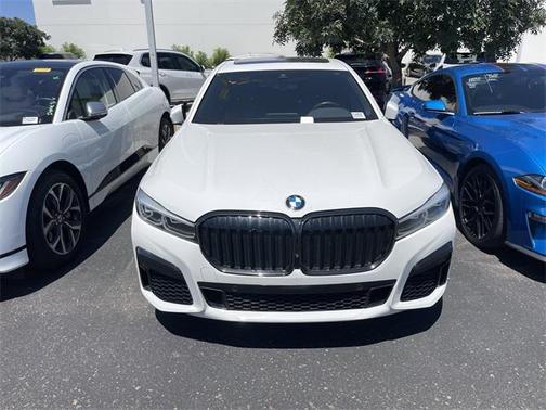 2022 BMW 740 i
