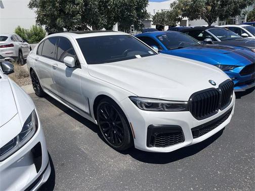 2022 BMW 740 i