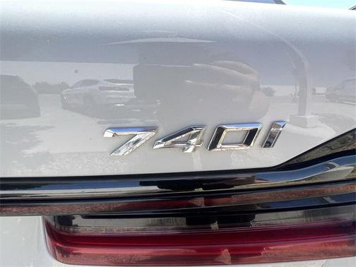 2022 BMW 740 i