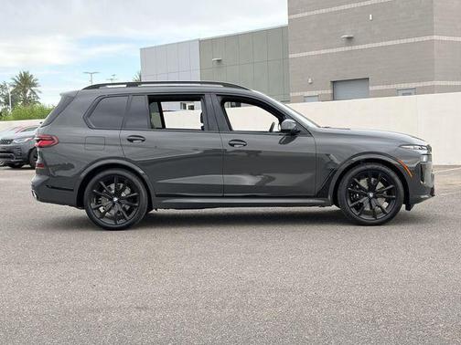 Dravit Grey Metallic 2026 BMW X7 xDrive40i