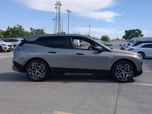 2025 BMW iX xDrive50