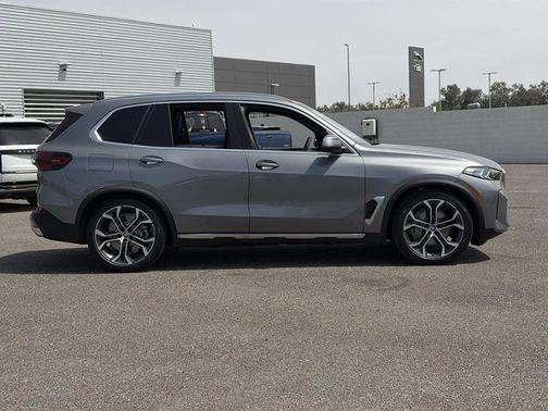 Skyscraper Grey Metallic 2026 BMW X5 PHEV xDrive50e