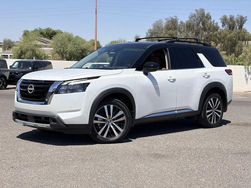Everest White Pearl Tricoat/Super Black 2025 Nissan Pathfinder Platinum 4WD