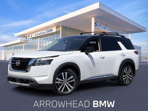 Everest White Pearl Tricoat/Super Black 2025 Nissan Pathfinder Platinum 4WD