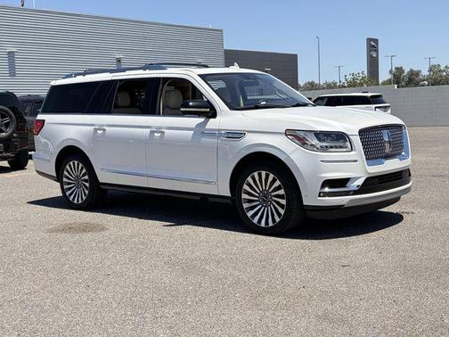 WHITE PLATINUM TRI-COAT MET 2018 Lincoln Navigator L Reserve
