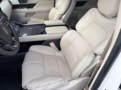 WHITE PLATINUM TRI-COAT MET 2018 Lincoln Navigator L Reserve
