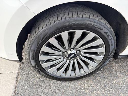 WHITE PLATINUM TRI-COAT MET 2018 Lincoln Navigator L Reserve