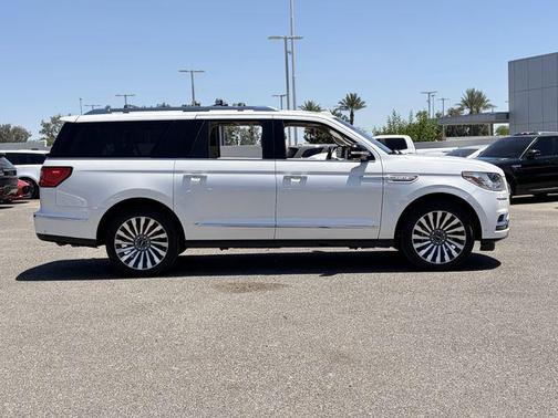 WHITE PLATINUM TRI-COAT MET 2018 Lincoln Navigator L Reserve
