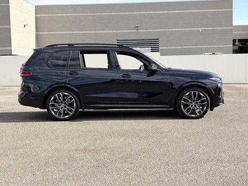 Carbon Black Metallic 2026 BMW X7 M60i