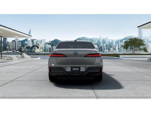 Oxide Grey Metallic 2026 BMW i7 M70