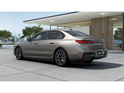 Oxide Grey Metallic 2026 BMW i7 M70