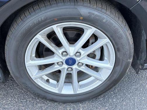 SHADOW BLACK 2018 Ford Focus SE