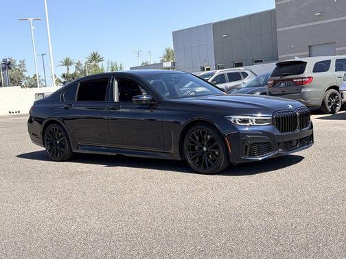 Carbon Black Metallic 2022 BMW 740 i