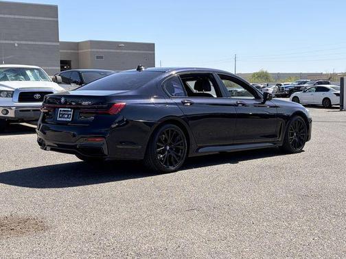 Carbon Black Metallic 2022 BMW 740 i