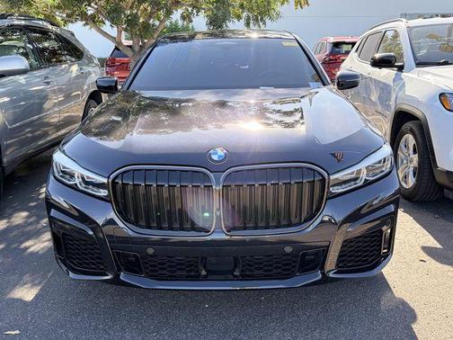 Carbon Black Metallic 2022 BMW 740 i