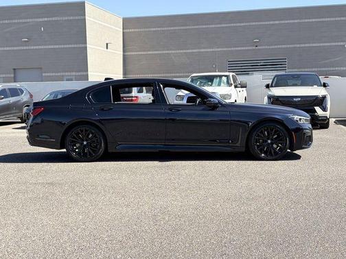 Carbon Black Metallic 2022 BMW 740 i