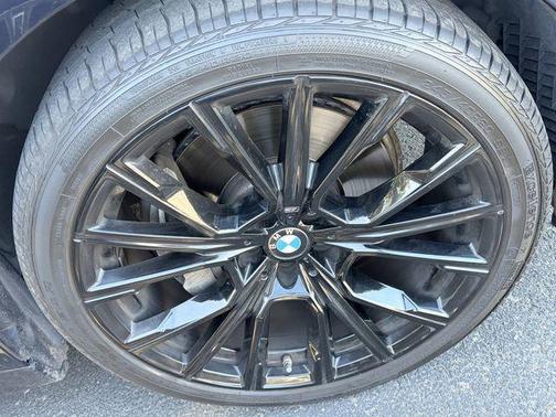Carbon Black Metallic 2022 BMW 740 i