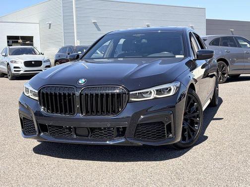 Carbon Black Metallic 2022 BMW 740 i