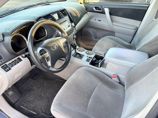 2012 Toyota Highlander SE