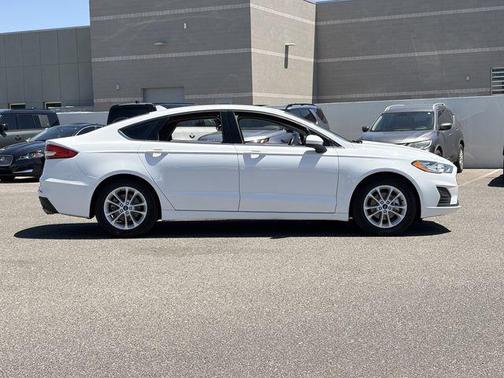 OXFORD WHITE 2019 Ford Fusion SE