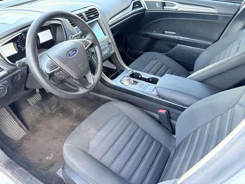 OXFORD WHITE 2019 Ford Fusion SE