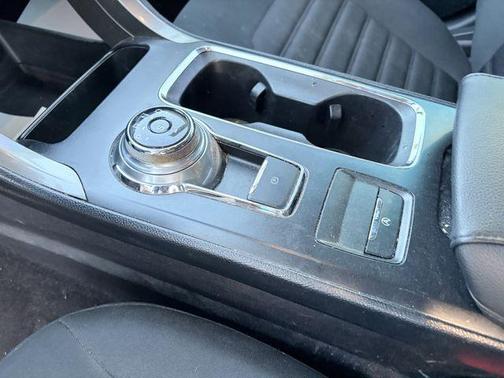OXFORD WHITE 2019 Ford Fusion SE