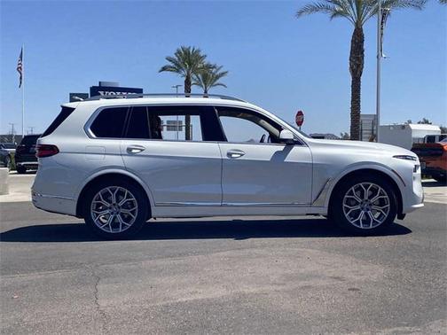 2025 BMW X7 xDrive40i