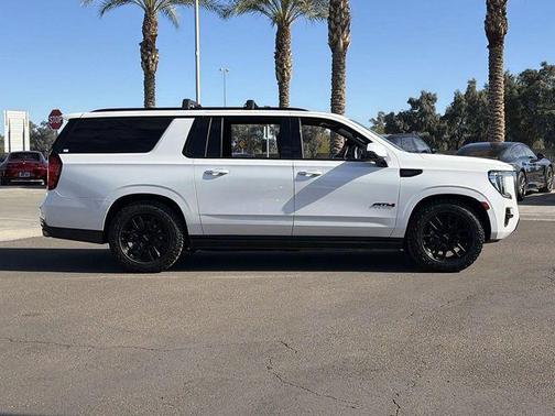 2023 GMC Yukon XL 4WD AT4