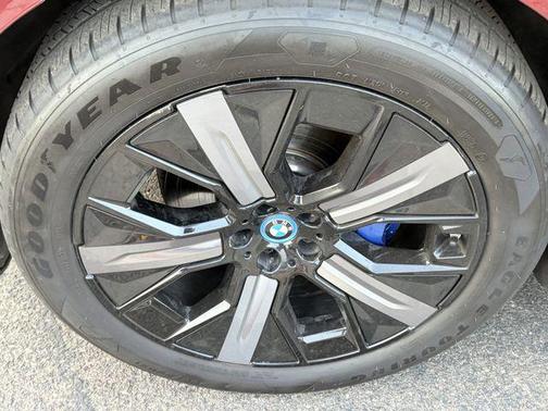 Aventurin Red Metallic 2023 BMW iX xDrive50