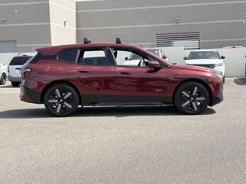 Aventurin Red Metallic 2023 BMW iX xDrive50