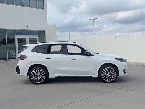 Alpine White 2027 BMW X1 xDrive28i