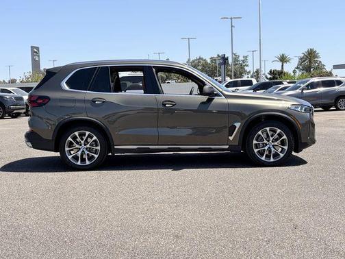 Manhattan Green Metallic 2026 BMW X5 sDrive40i