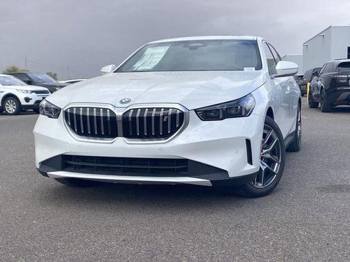 Mineral White Metallic 2025 BMW i5 eDrive40
