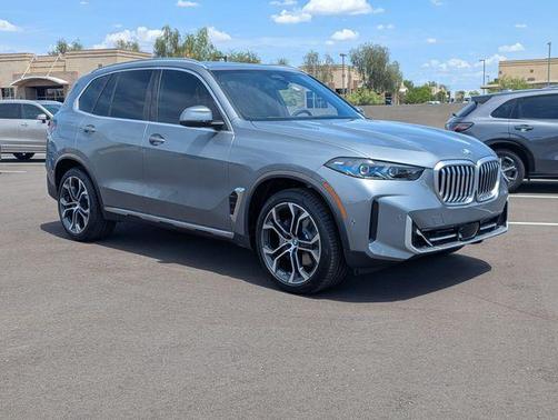 Skyscraper Grey Metallic 2026 BMW X5 xDrive40i
