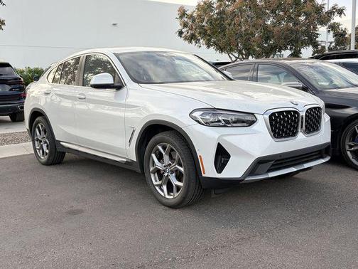 Mineral White Metallic 2025 BMW X4 xDrive30i