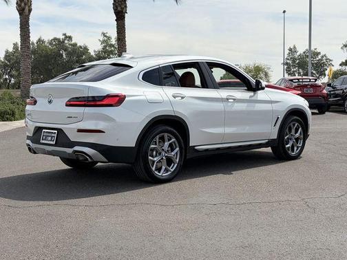 Mineral White Metallic 2025 BMW X4 xDrive30i