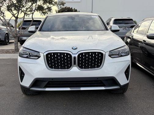 Mineral White Metallic 2025 BMW X4 xDrive30i