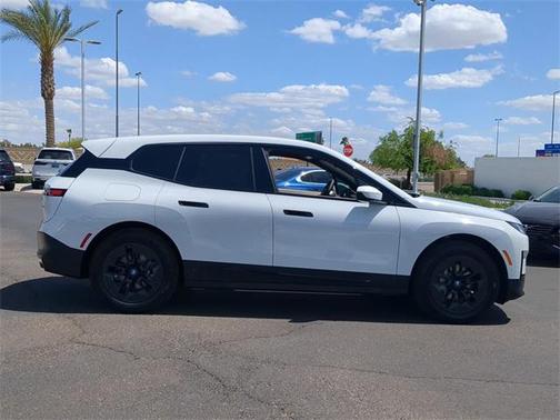 2025 BMW iX xDrive50