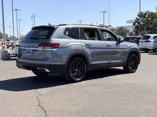 Platinum Gray Metallic 2023 Volkswagen Atlas 3.6L SE w/Technology