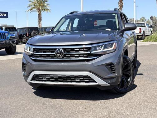 Platinum Gray Metallic 2023 Volkswagen Atlas 3.6L SE w/Technology