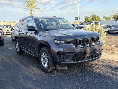 Baltic Gray Metallic Clearcoat 2022 Jeep Grand Cherokee Laredo