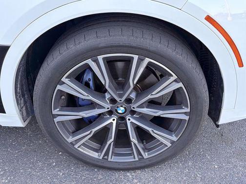 Mineral White Metallic 2021 BMW X7 xDrive40i