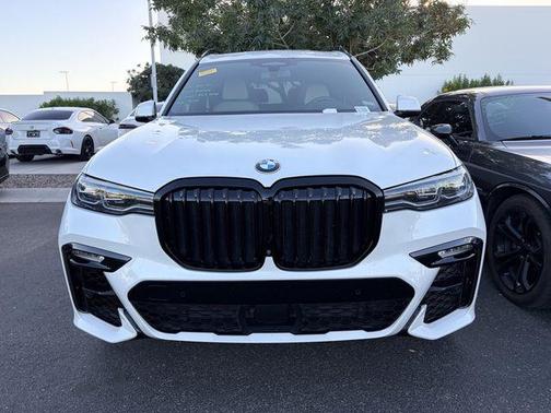 Mineral White Metallic 2021 BMW X7 xDrive40i