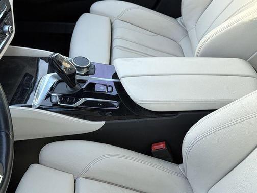 Arctic Race Blue Metallic 2023 BMW 540 i