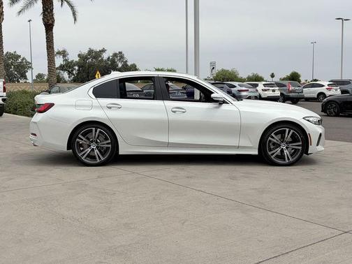 Mineral White Metallic 2024 BMW 330 330i