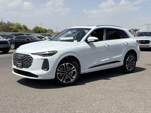 Glacier White Metallic 2025 Audi Q5 Premium Plus TFSI quattro S tronic