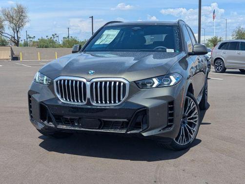 Manhattan Green Metallic 2026 BMW X5 xDrive40i