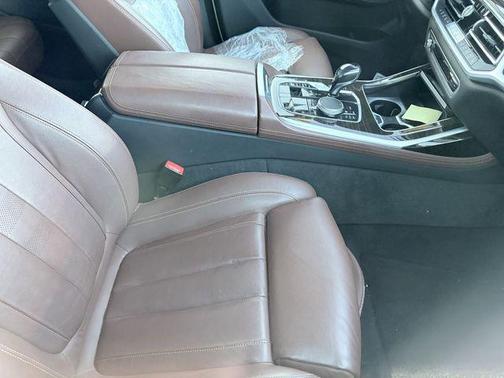 Mineral White Metallic 2019 BMW X7 xDrive40i