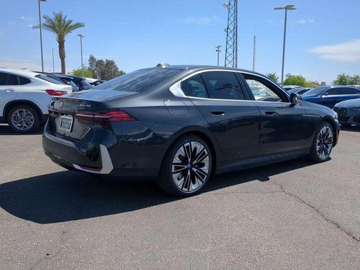 Dark Graphite Metallic 2025 BMW i5 eDrive40