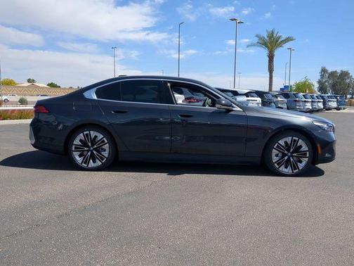 Dark Graphite Metallic 2025 BMW i5 eDrive40